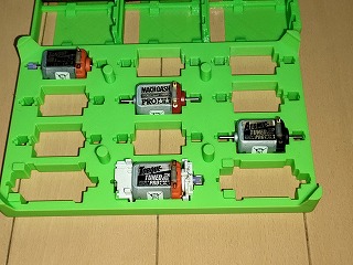 乾電池階段状に挿入状態(上)